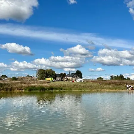 Grand En Campagne Avec Etang بيت للعطل Bouere
