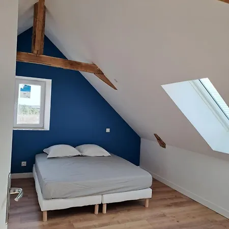 Grand En Campagne Avec Etang Bouere