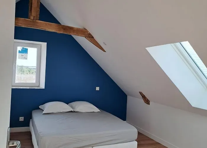 Grand En Campagne Avec étang Bouere