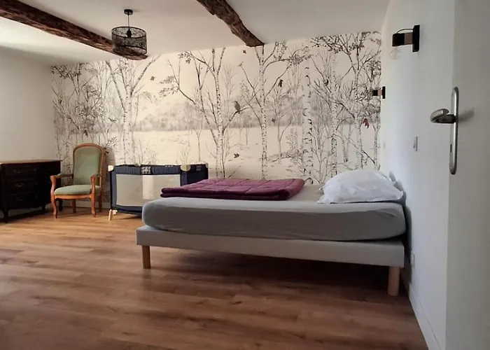 Grand En Campagne Avec étang *